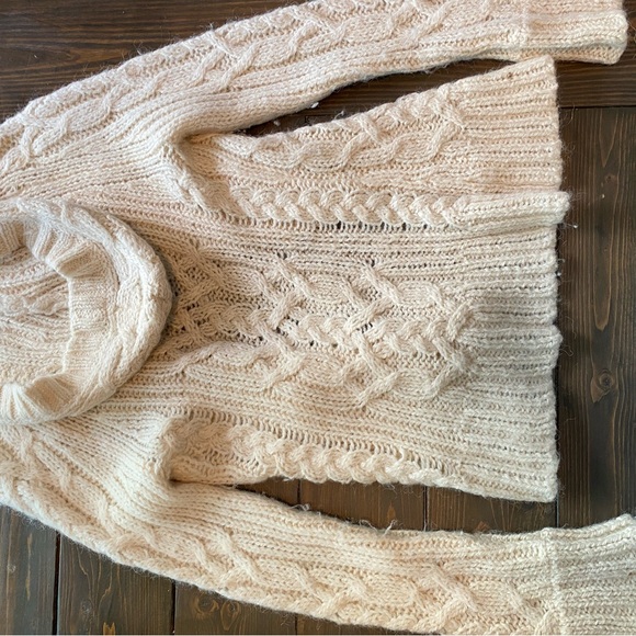 Abercrombie Sweater Size large cream/beige - Picture 2 of 5